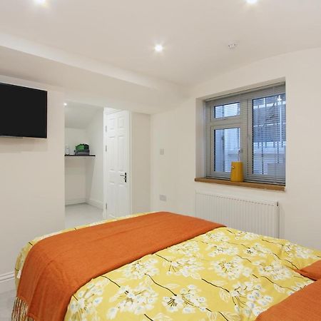 דירות לונדון Splendid Flat In Kensington Olympia מראה חיצוני תמונה