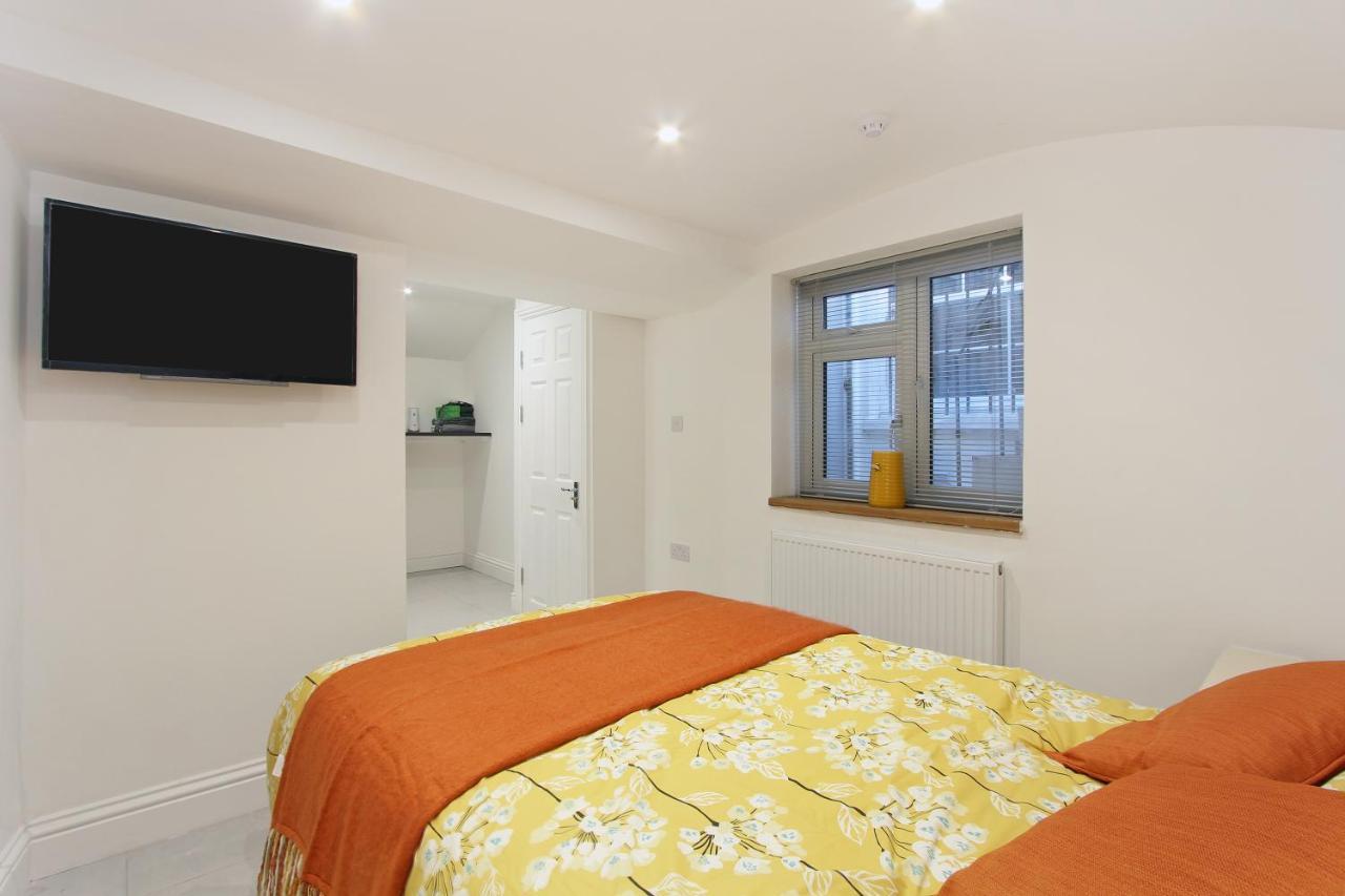 דירות לונדון Splendid Flat In Kensington Olympia מראה חיצוני תמונה