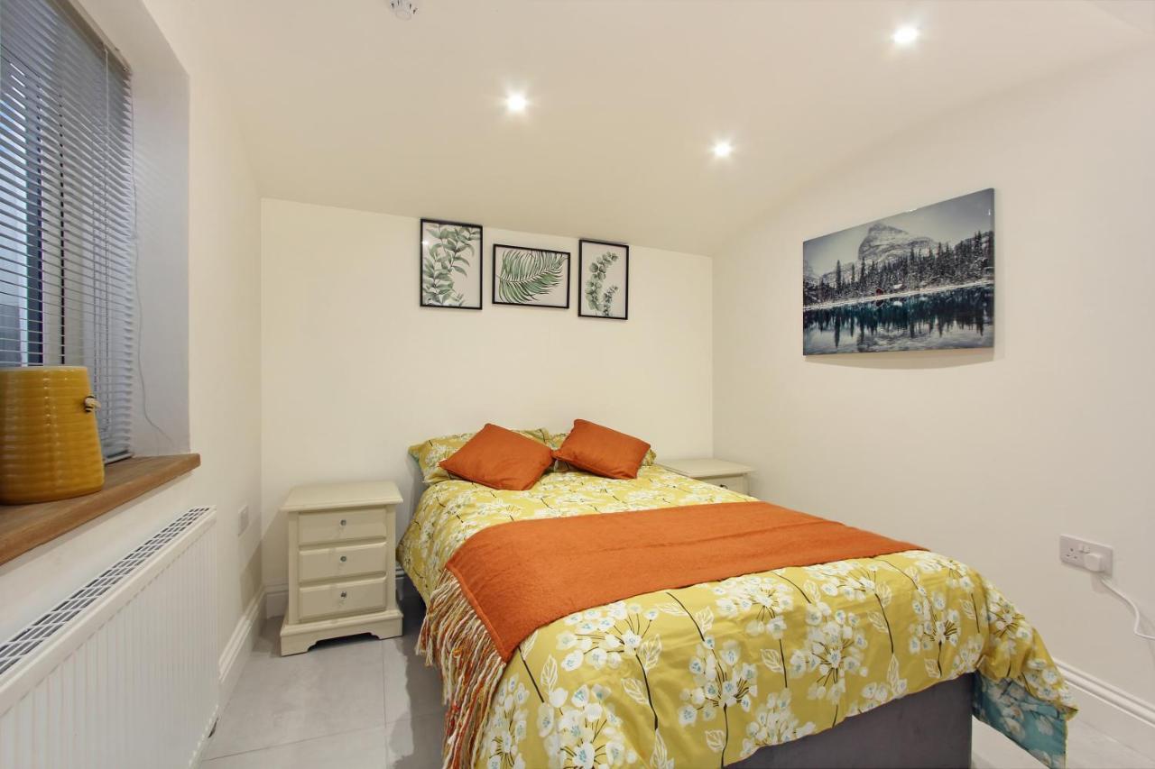 דירות לונדון Splendid Flat In Kensington Olympia מראה חיצוני תמונה