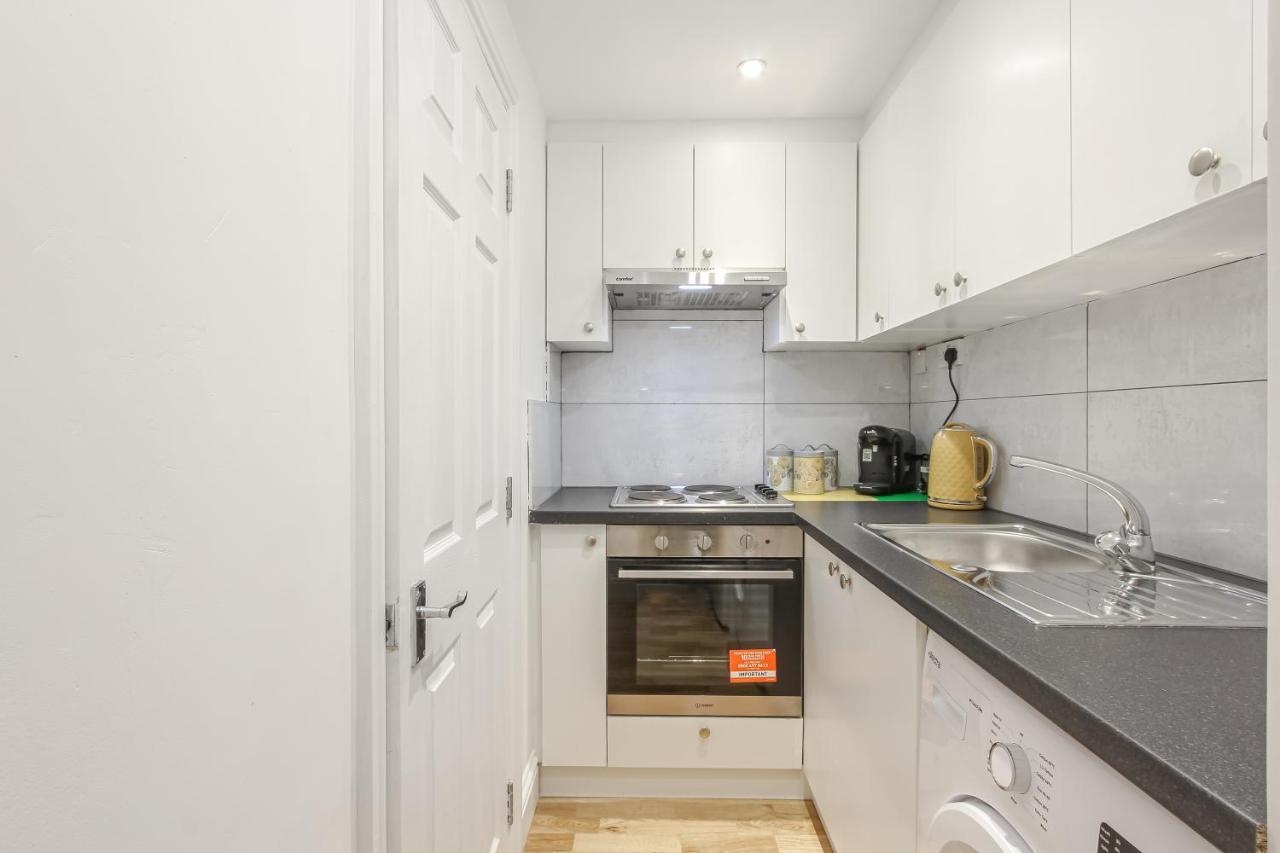 דירות לונדון Splendid Flat In Kensington Olympia מראה חיצוני תמונה
