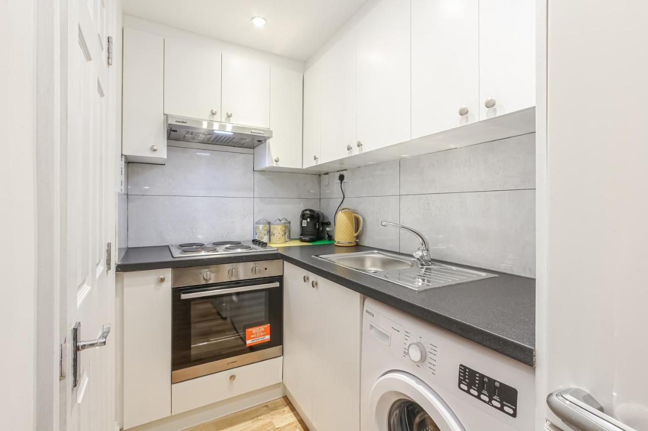 דירות לונדון Splendid Flat In Kensington Olympia מראה חיצוני תמונה